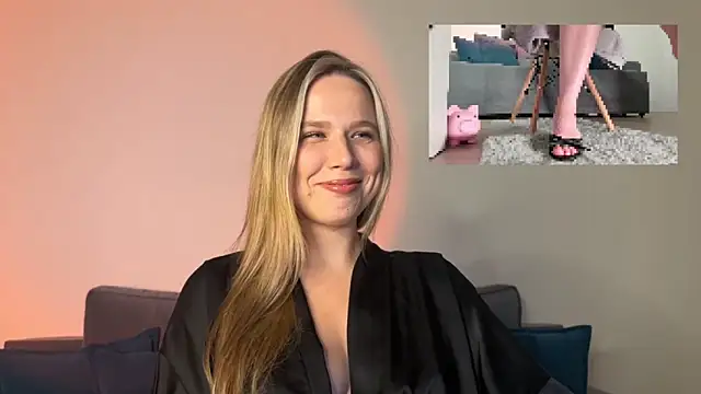 Snapshot of GoddessRoss chatting on October 14, 5:14 pm GoddessRoss online show from October 14, 5:14 pm