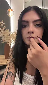 Snapshot of AliceRitter chatting on June 20, 11:40 pm AliceRitter online show from June 20, 11:40 pm