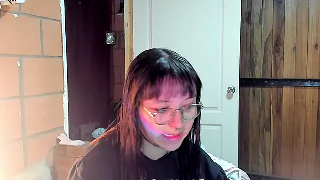 Snapshot of Violetaa_Leee chatting on September 18, 2:35 am Violetaa Leee online show from September 18, 2:35 am