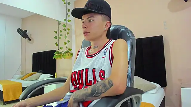 Nascary Fox online show from December 2, 7:20 pm