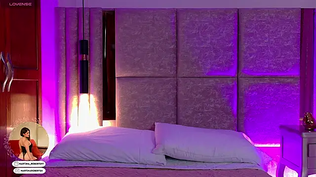 Martina-Roberts- online show from September 16, 4:13 am