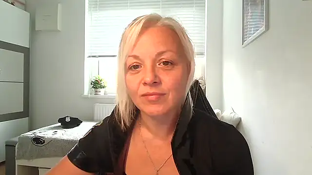 Snapshot of Linsy_Kim chatting on October 23, 6:45 am Linsy Kim online show from October 23, 6:45 am