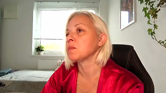 Snapshot of Linsy_Kim chatting on November 2, 9:00 am Linsy Kim online show from November 2, 9:00 am