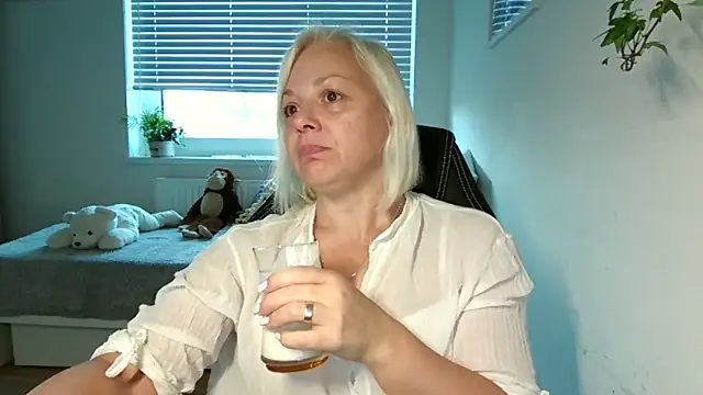 Snapshot of Linsy_Kim chatting on November 14, 6:45 am Linsy Kim online show from November 14, 6:45 am