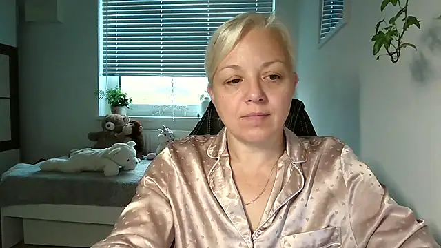 Snapshot of Linsy_Kim chatting on November 15, 6:55 am Linsy Kim online show from November 15, 6:55 am