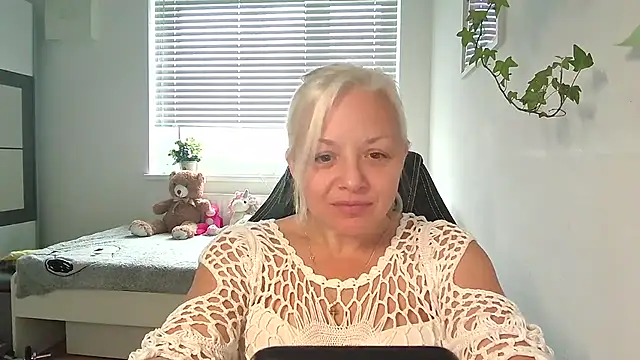 Snapshot of Linsy_Kim chatting on December 2, 9:25 am Linsy Kim online show from December 2, 9:25 am