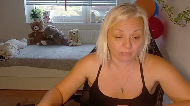 Snapshot of Linsy_Kim chatting on December 17, 2:45 pm Linsy Kim online show from December 17, 2:45 pm