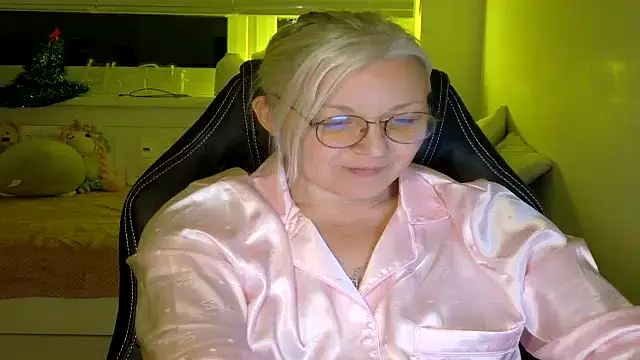 Linsy Kim online show from February 11, 11:10 pm