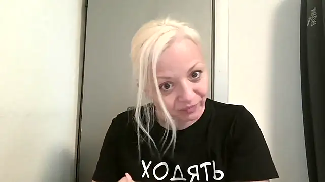 Linsy Kim online show from May 2, 11:26 am