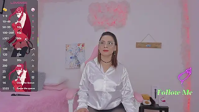 Snapshot of milfAaura chatting on November 30, 2:15 am milfAaura online show from November 30, 2:15 am