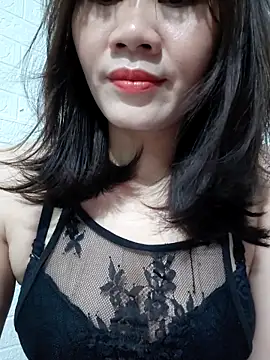Snapshot of Singlemom69x chatting on May 7, 1:11 am Singlemom69x online show from May 7, 1:11 am