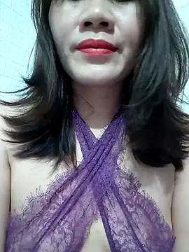Snapshot of Singlemom69x chatting on May 11, 12:27 am Singlemom69x online show from May 11, 12:27 am