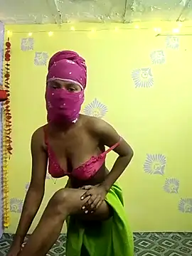 Snapshot of Cute-Rashmii chatting on October 15, 10:04 am Cute-Rashmii online show from October 15, 10:04 am