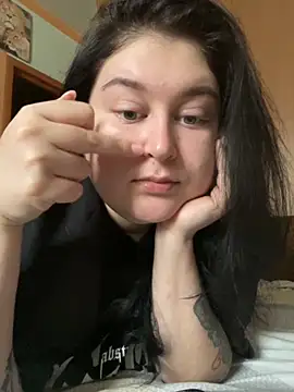 Snapshot of DazzzlingDame chatting on December 5, 9:40 am DazzzlingDame online show from December 5, 9:40 am