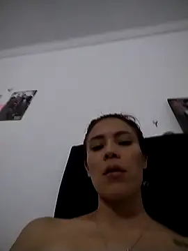 dulcelatin21 online show from November 10, 4:33 am