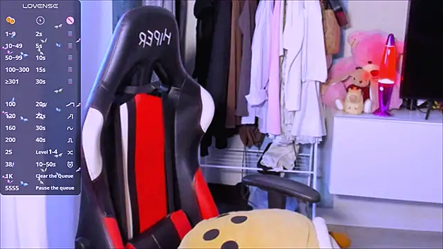 Snapshot of ZoyaMill chatting on October 18, 5:32 am ZoyaMill online show from October 18, 5:32 am