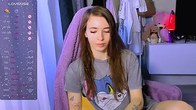 Snapshot of ZoyaMill chatting on October 28, 7:34 am ZoyaMill online show from October 28, 7:34 am