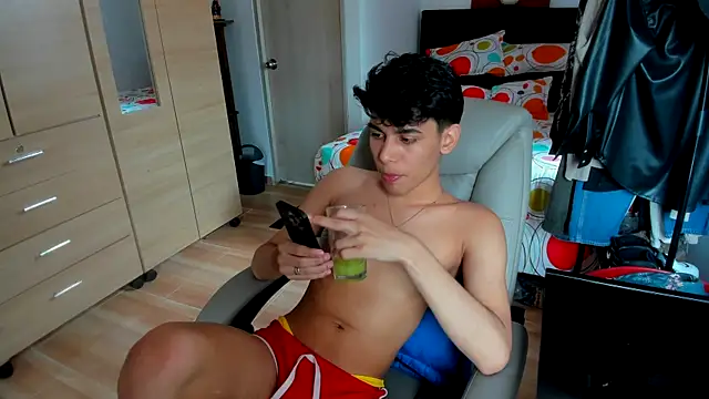 AliottTwink online show from June 1, 3:58 pm