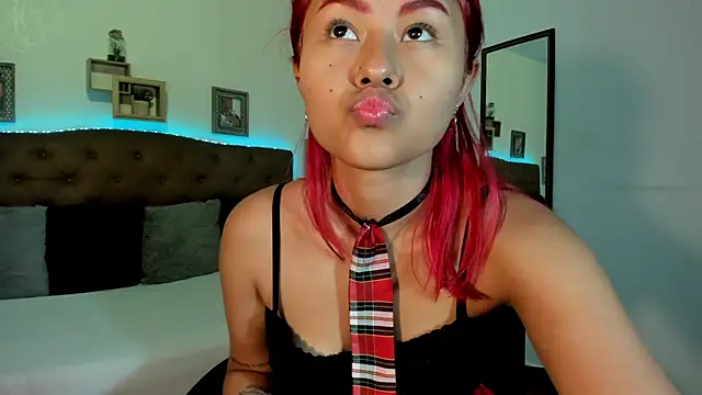 Snapshot of MAYASMITH__ chatting on June 6, 6:29 am MAYASMITH online show from June 6, 6:29 am