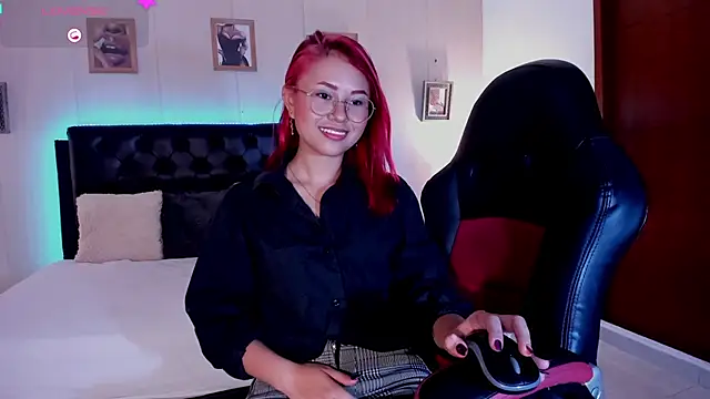 Snapshot of MAYASMITH__ chatting on July 19, 5:44 am MAYASMITH online show from July 19, 5:44 am