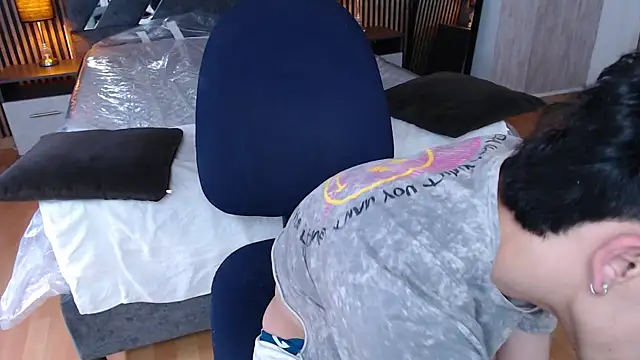 Snapshot of aaronjames1 chatting on September 10, 9:37 pm aaronjames1 online show from September 10, 9:37 pm