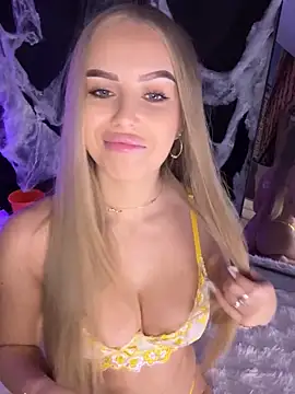 Snapshot of AubrieleRouj1 chatting on October 24, 4:03 pm AubrieleRouj1 online show from October 24, 4:03 pm