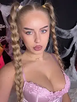 Snapshot of AubrieleRouj1 chatting on October 25, 4:02 pm AubrieleRouj1 online show from October 25, 4:02 pm