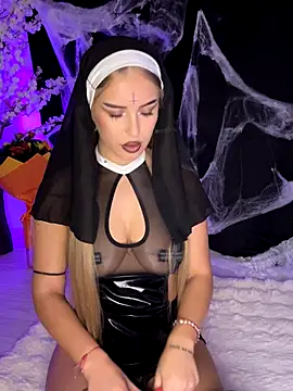 Snapshot of AubrieleRouj1 chatting on October 31, 4:52 pm AubrieleRouj1 online show from October 31, 4:52 pm