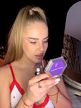 Snapshot of AubrieleRouj1 chatting on November 14, 5:00 pm AubrieleRouj1 online show from November 14, 5:00 pm