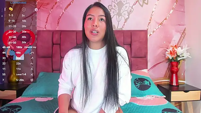 Snapshot of luna_maisonn chatting on September 12, 8:09 pm luna maisonn online show from September 12, 8:09 pm