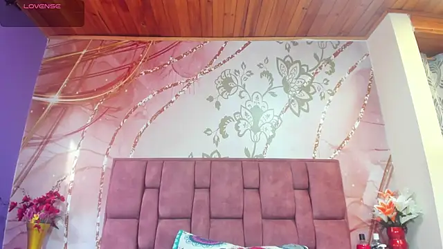 Snapshot of luna_maisonn chatting on November 5, 8:20 pm luna maisonn online show from November 5, 8:20 pm