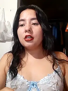 Snapshot of Yuli-27 chatting on February 6, 5:01 am Yuli-27 online show from February 6, 5:01 am