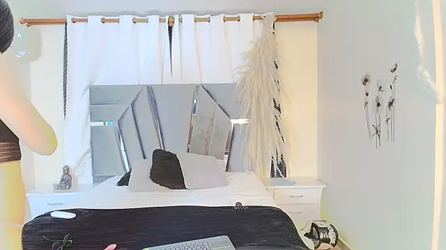 MiniLove 01 online show from October 22, 12:05 pm