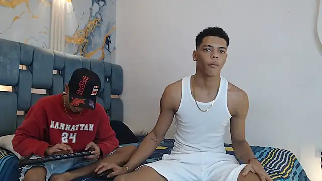 PRETTY FEM online show from February 14, 1:46 am