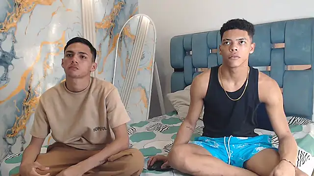 PRETTY FEM online show from May 5, 1:13 am