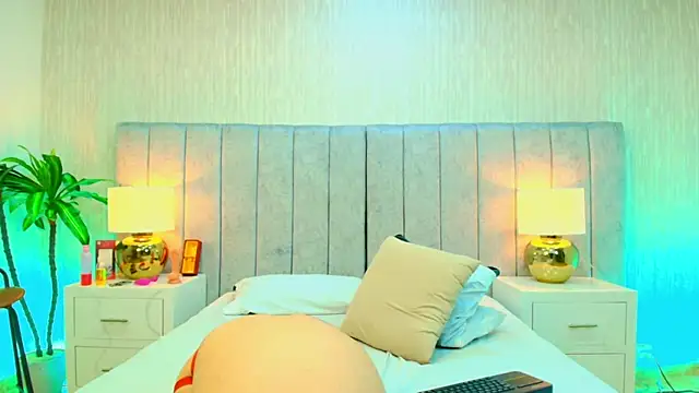 Snapshot of Victoria_606 chatting on December 19, 3:57 am Victoria 606 online show from December 19, 3:57 am