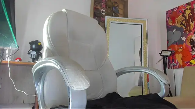 mila dash online show from November 10, 12:15 pm