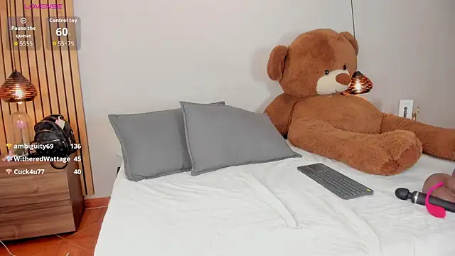 Snapshot of REINA_ADAHARA chatting on July 4, 8:31 am REINA ADAHARA online show from July 4, 8:31 am