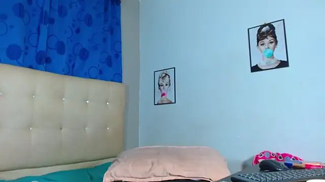 Snapshot of ebonny_ts chatting on September 19, 11:44 am ebonny ts online show from September 19, 11:44 am