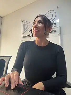 Snapshot of Sarahlove_90 chatting on December 3, 5:44 pm Sarahlove 90 online show from December 3, 5:44 pm