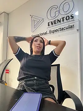 Snapshot of Sarahlove_90 chatting on December 5, 7:54 pm Sarahlove 90 online show from December 5, 7:54 pm