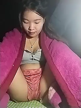 lylylove online show from November 3, 8:26 am