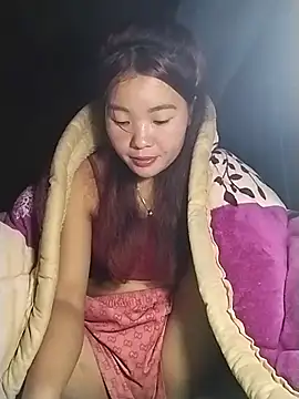 lylylove online show from December 4, 12:36 pm