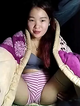 lylylove online show from December 22, 9:28 am