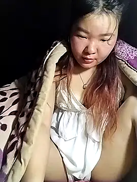 lylylove online show from May 1, 12:59 am
