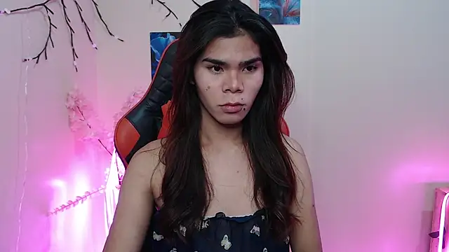 Snapshot of dianne_swift chatting on October 31, 3:24 pm dianne swift online show from October 31, 3:24 pm