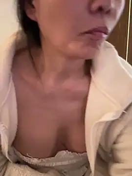 xiiuuff18 online show from November 16, 12:38 am