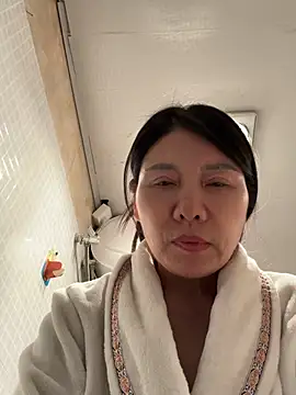 xiiuuff18 online show from March 10, 12:21 pm