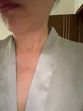 Snapshot of xiiuuff18 chatting on May 23, 12:38 am xiiuuff18 online show from May 23, 12:38 am