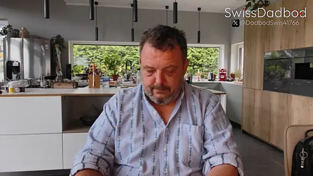 Snapshot of SwissDadbod chatting on September 11, 12:27 pm SwissDadbod online show from September 11, 12:27 pm